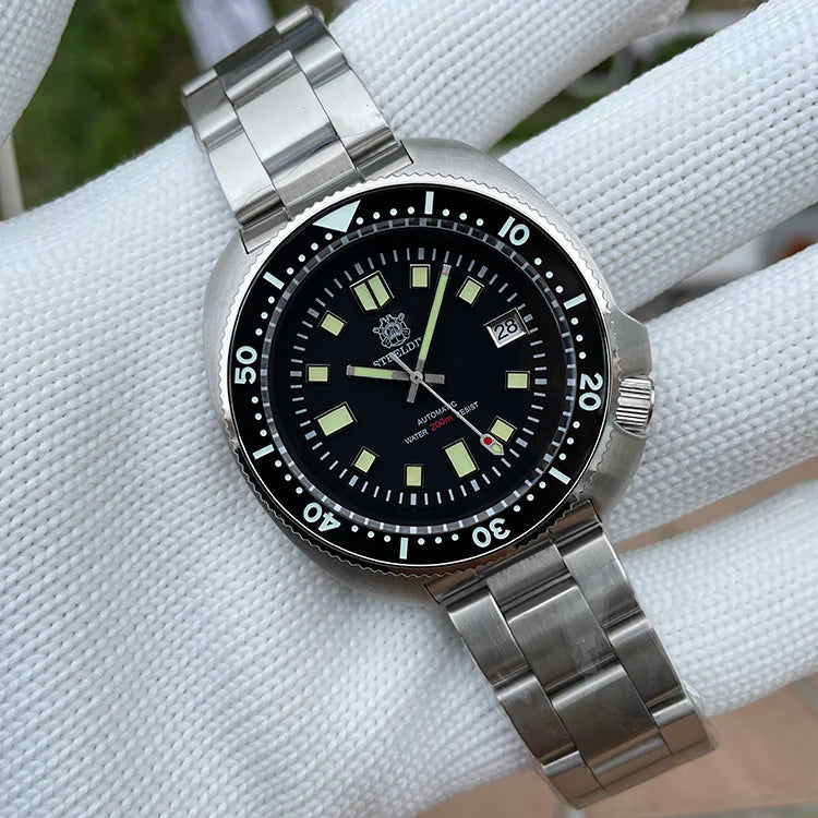 Steeldive SD1970 6105 V2 200M Diver